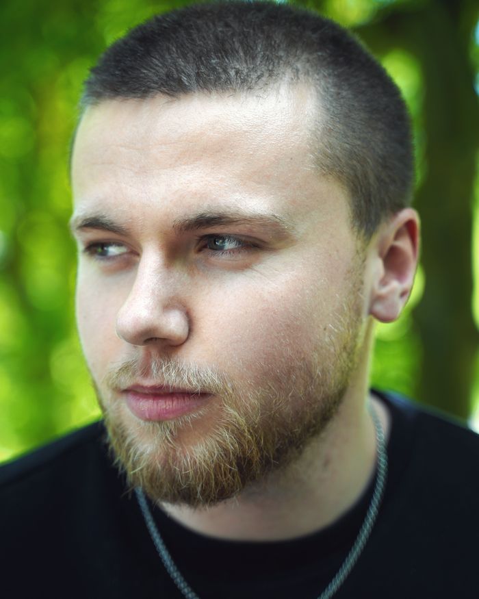 Buzz cut met baard Man met een korte buzz cut en een korte baard